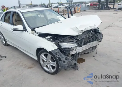 2011 Mercedes-Benz C 300 Luxury/Sport из США, поврежденный, VIN WDDGF5EB4BR183766